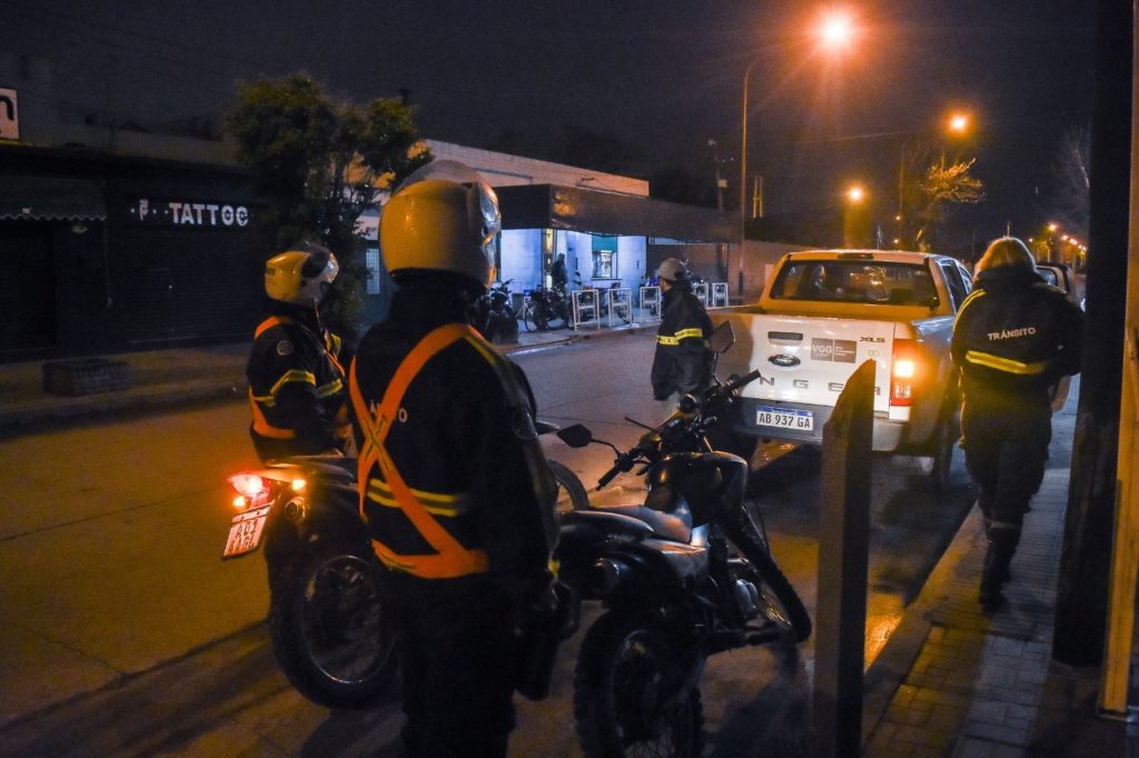 Controles y detenidos por fiestas clandestinas en VGG