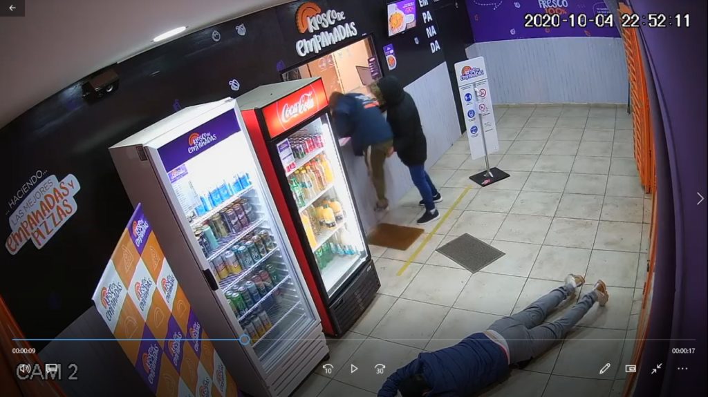 Así fue el robo a un local de venta de empanadas