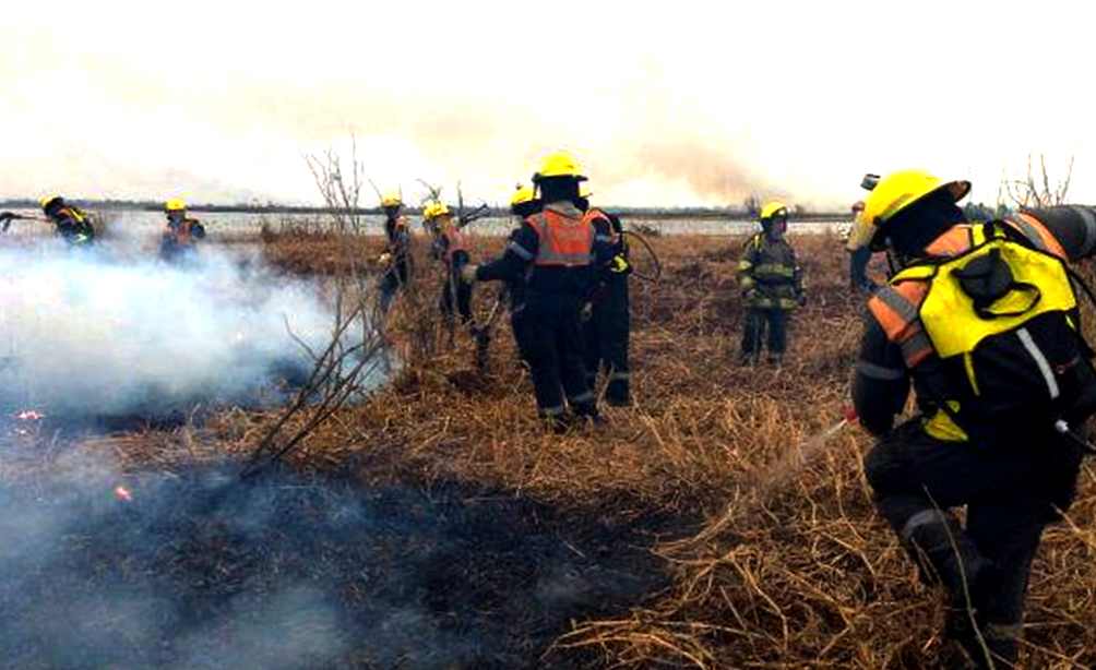 Más de 100 brigadistas trabajando por quema en las islas