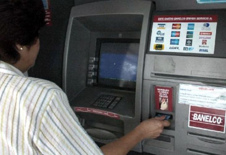 Los bancos tampoco trabajan el 24 y el 31 pero aseguraron dinero en los cajeros
