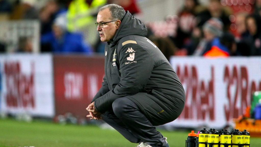 Fanáticos del Leeds esperan la renovación de Bielsa