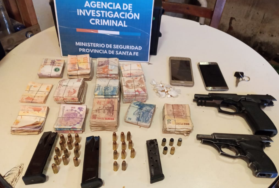 Una pareja fue detenida por balear una casa