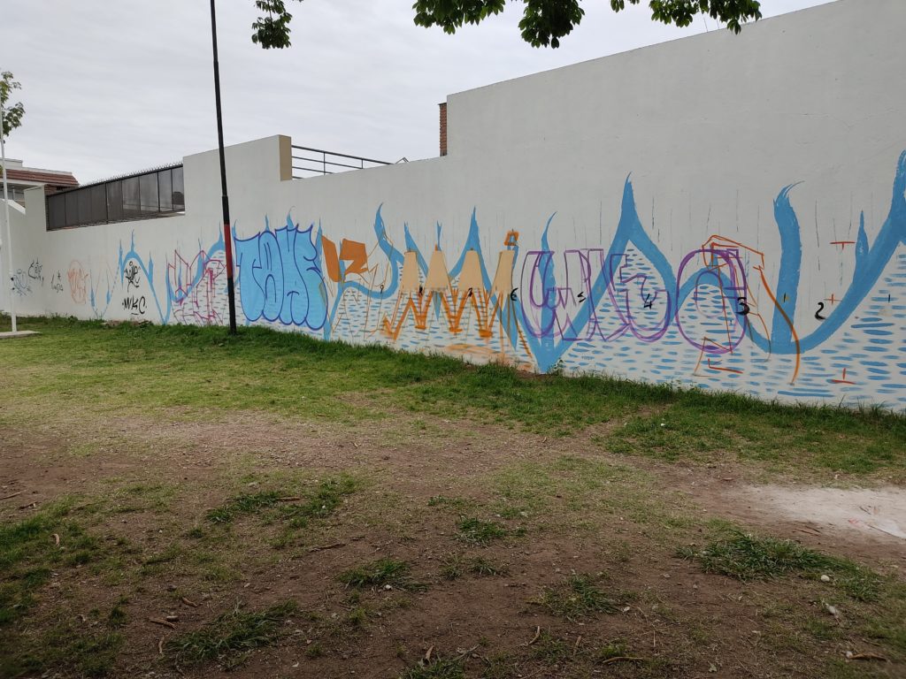 Vandalizaron el nuevo mural de la plaza Héroes de Malvinas
