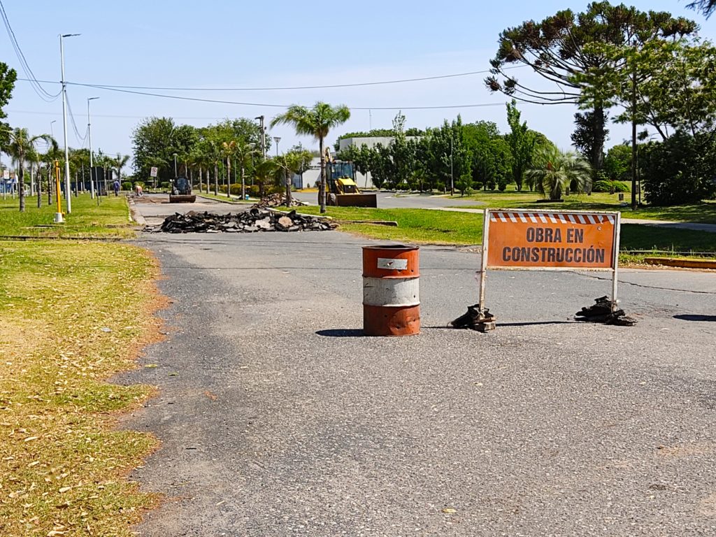 Trabajos de bacheo sobre calle Belgrano