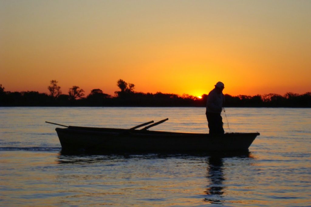 Prorrogan el vencimiento de las licencias de pesca comercial