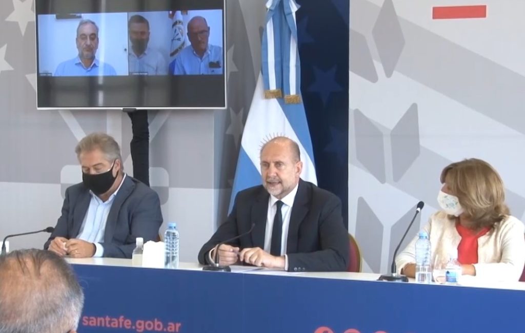 Perotti entregó aportes a municipios y comunas