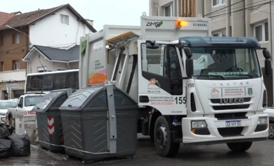 Un rosarino muerto en Bariloche, tras quedar compactado por el camión recolector de basura