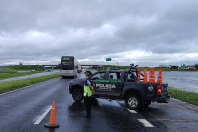 Inundaciones paralizan tráfico en rutas y autopistas de la región