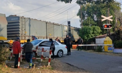 Impactante accidente entre un auto y un tren en Humberto Primo al 2000