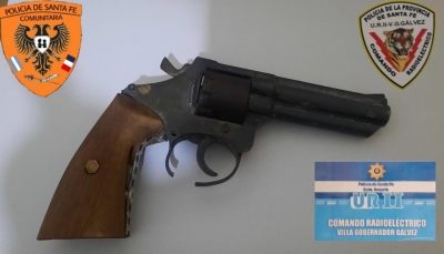 Detenido por maltrato y tenencia de arma