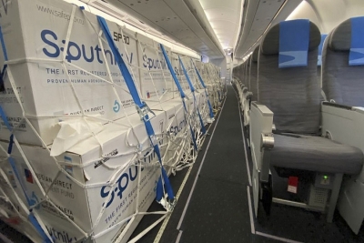 El vuelo 11º partió a Rusia por más vacunas