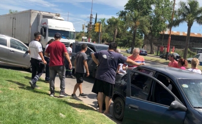 Accidente en el semáforo de Gral. López y San Martín: choque en cadena y personas heridas