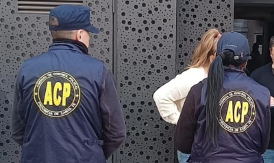 Una mujer policía detenida por estafar a compañeros prometiendo traslados