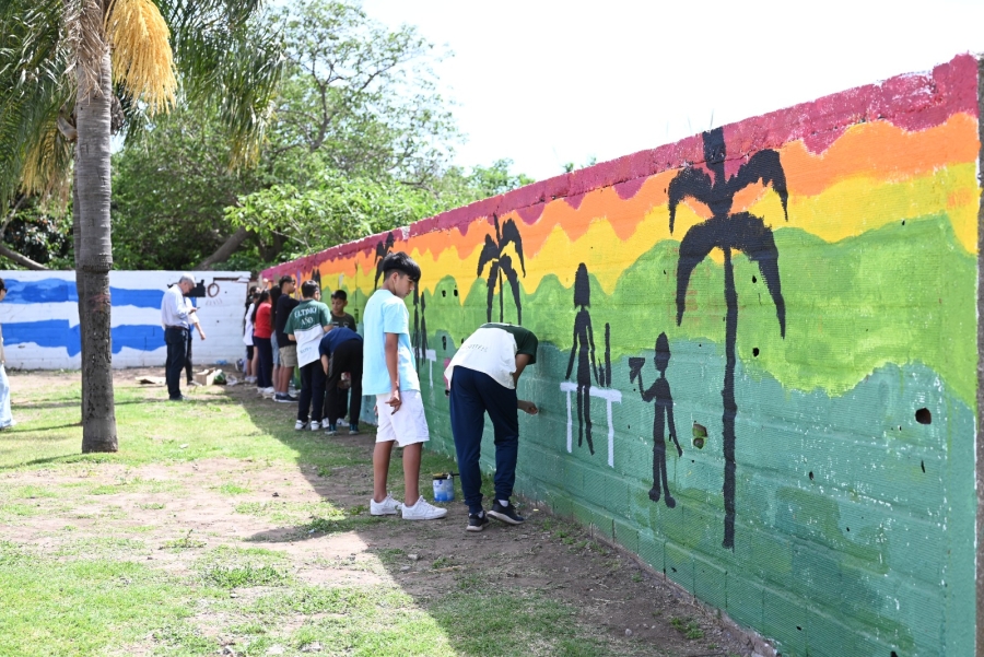 Quedó inaugurado el mural de la Plazoleta Lavezzi, realizado por estudiantes de la Escuela N° 1281 y la Municipalidad