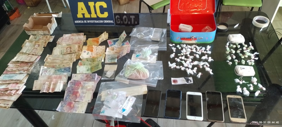 La AIC detuvo a cuatro hombres y a una mujer por narcomenudeo