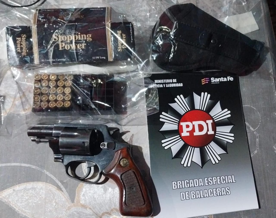 Importante operativo policial en V.G.Gálvez: tres detenidos, armas y droga secuestradas