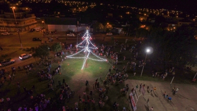 Este domingo 8 de diciembre se encenderá el árbol navideño de la Plaza del Ferroviario con un espectáculo de villancicos