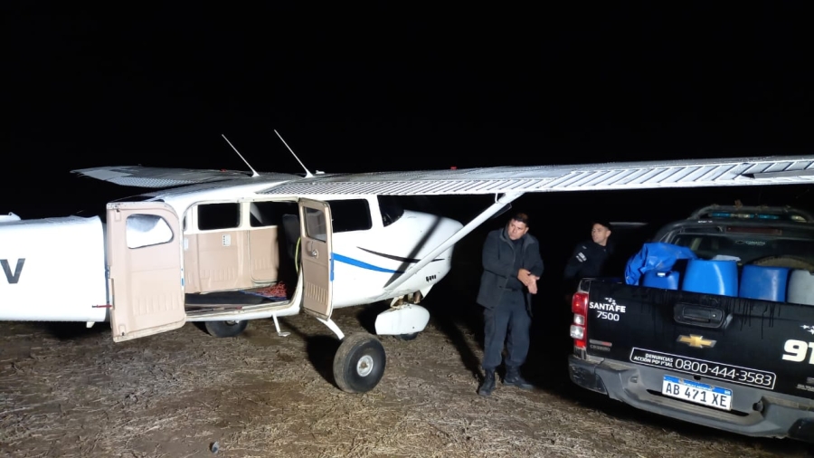Detienen a tripulantes de avioneta tras operar cerrojo en zona rural de Estación Díaz