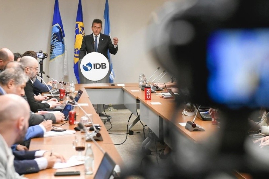 Massa anunció créditos de US$1.300 millones y declaró que "En Estados Unidos hay preocupación por la dolarización de Argentina"