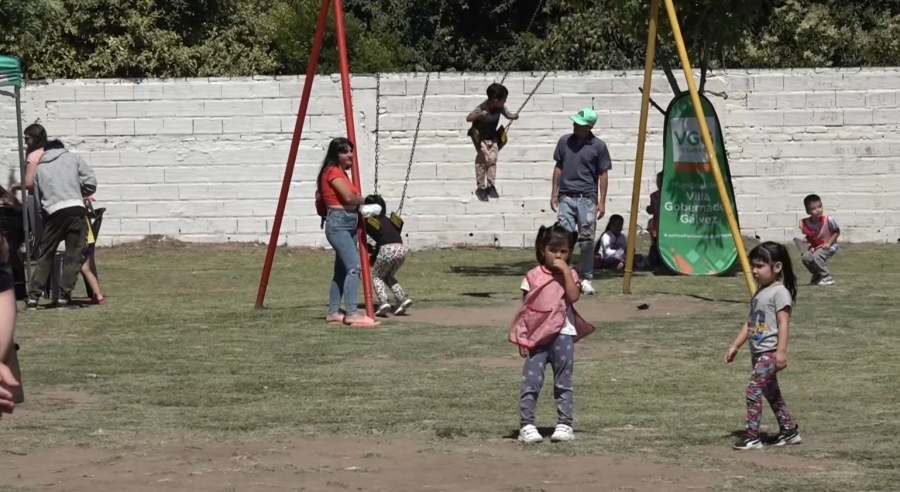 La plaza se llama &quot;Don Basilio&quot; por el vecino que la cuida