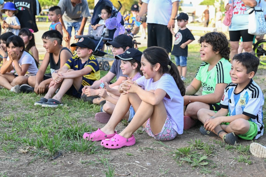 Pueblo Esther reinauguró la Plaza Cozzoni con una inversión provincial superior a los $138 millones