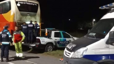90 tiros contra dos micros