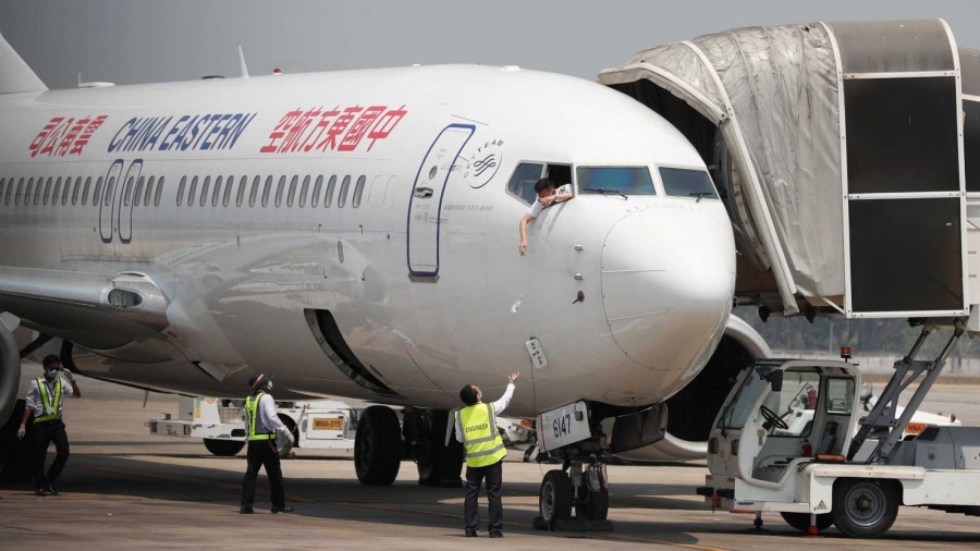 Un avión se estrelló con 132 personas en China