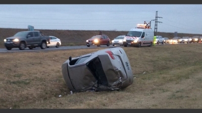 Vuelco en la autopista a Córdoba a la altura de Funes