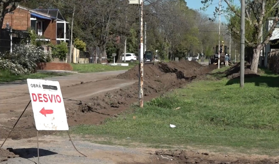 Avanza la repavimentación con adoquines de calle Rivadavia en Pueblo Esther