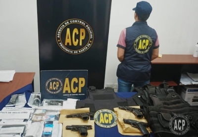 Policías detenidos por extorsión