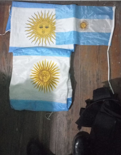 Detenidos por robarle banderas argentinas a menores en pleno festejo