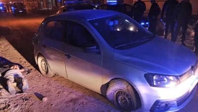 Robaron un auto que llevaba un menor dentro, horas después arrestaron a los delincuentes