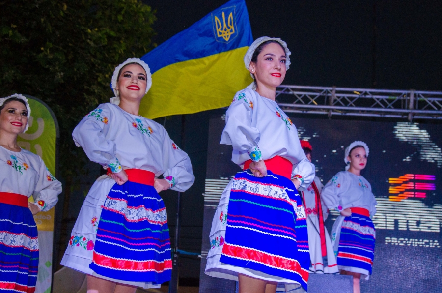 Arranca la agenda de festejos del137° aniversario de V.G. Gálvez con la "Noche de Colectividades" en Pueblo Nuevo