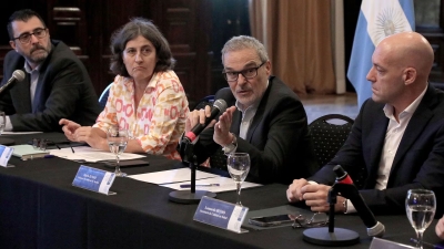 Ministro de Salud desmiente &#039;inacción&#039; ante brote de dengue