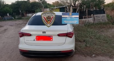 Recuperan auto robado y detienen a los autores, estarían relacionados con otros tres robos de autos
