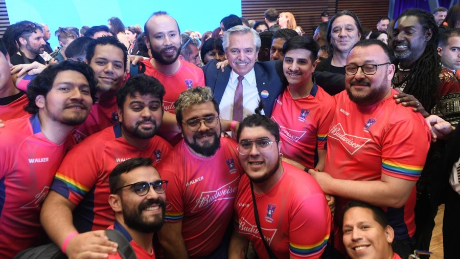 Fernández: "Debemos poner el orgullo como una respuesta política ante la discriminación"