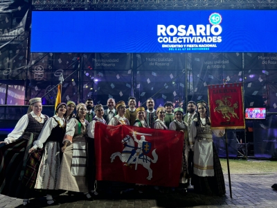 La Colectividad Lituana Brilló en el Escenario Mayor de Colectividades