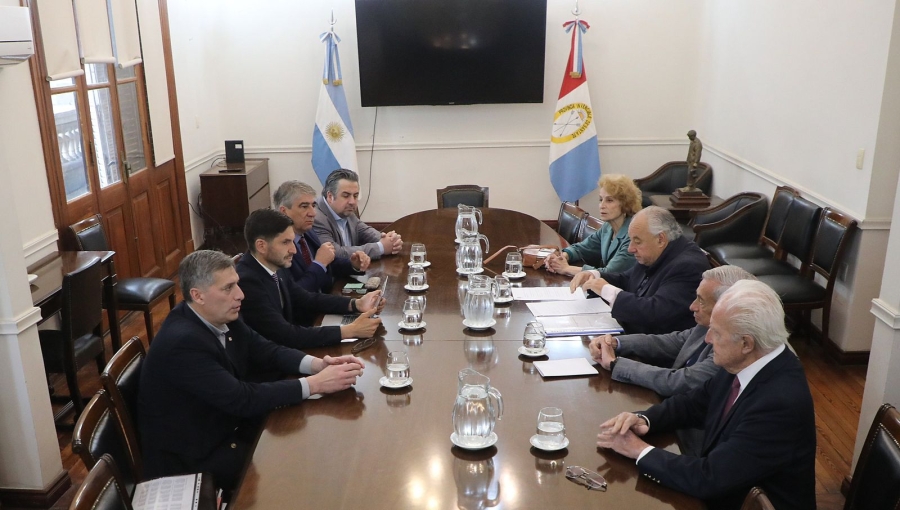 Ecos de la reunión del Gobernador y la Corte
