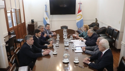 Ecos de la reunión del Gobernador y la Corte