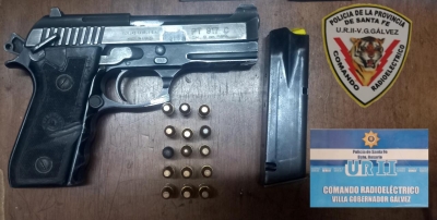 Demorados por llevar arma y handy