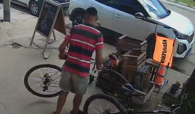 Pueblo Esther: Robó una bicicleta en pleno centro y quedó registrado por las cámaras