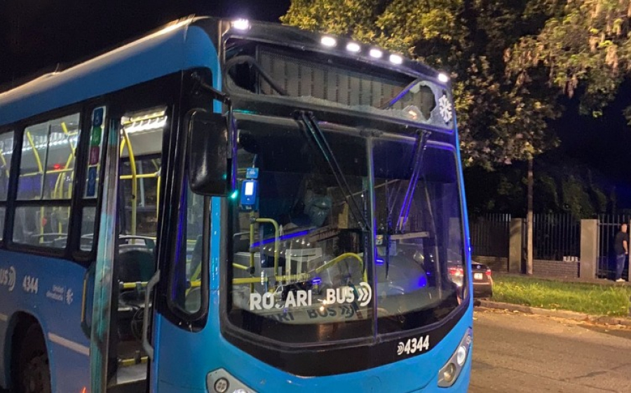 V.G.Gálvez: Arrojó piedras a un colectivo y terminó detenido