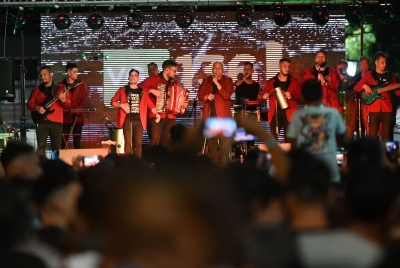 Exitosa &quot;Noche de Colectividades&quot; en Pueblo Nuevo