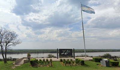 Vigilia en Pueblo Esther en homenaje a los Héroes de Malvinas