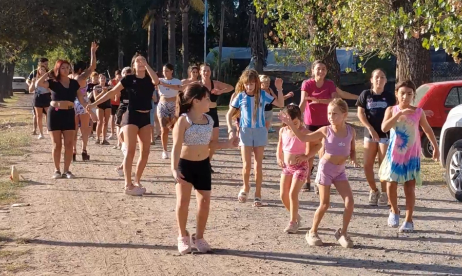 La Batucada Aramixu vuelve a latir en Pueblo Esther con más de 40 integrantes