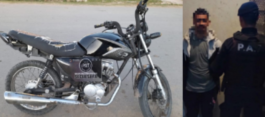Detienen a hombre con moto robada