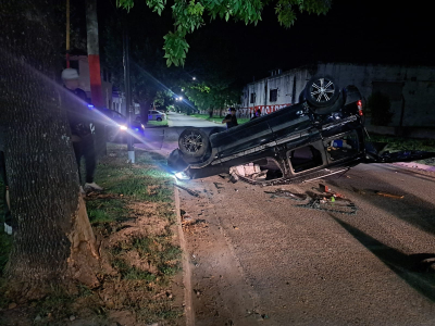 Espectacular accidente y vuelco de camioneta conducida por adolescente