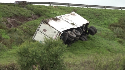 Un camión perdió su acoplado en la Autopista Rosario-Buenos Aires