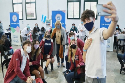 En Santa Fe ya se vacunan a menores sin factores de riesgo