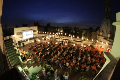 El cine bajo las estrellas regresa con el ciclo Apantallate en la terraza de la Cúpula